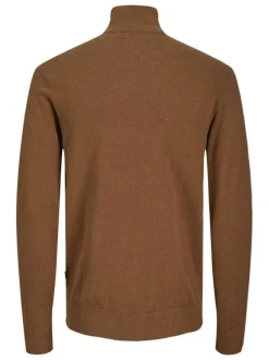 Pull camel en maille fine à coupe ajustée avec col roulé et manches longues