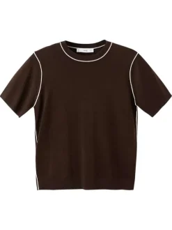 Pull chocolat uni avec une coupe droite et des manches courtes