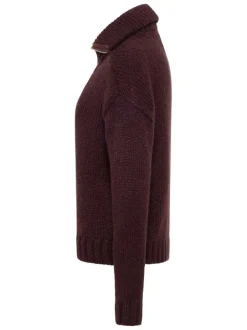 Pull chocolat uni avec une coupe droite et un col camionneur