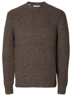 Pull chocolat uni avec une coupe droite et un col rond en bord côte