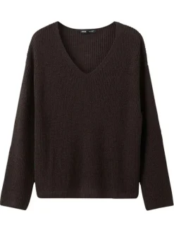 Pull chocolat uni pourvu d'une coupe droite et de manches longues