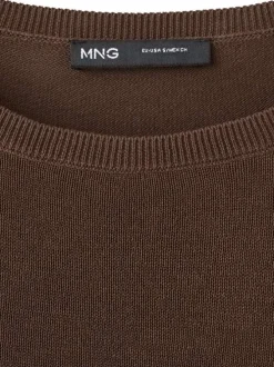 Pull chocolat uni pourvu d'une coupe droite et de manches longues