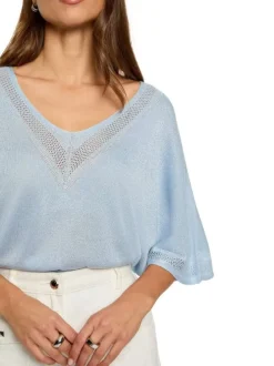 Pull ciel à coupe ample pourvu d'un col v arrondi et de manches courtes