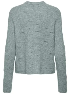 Pull ciel uni avec une coupe droite à col rond et des manches longues
