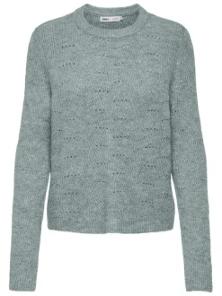 Pull ciel uni avec une coupe droite à col rond et des manches longues