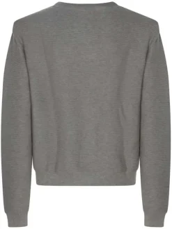 Pull à col rond gris uni texturé en lignes horizontales avec épaules marquées