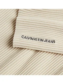 Pull écru avec un col v