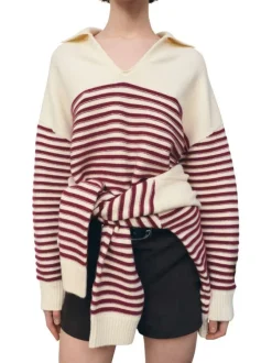 Pull écru en maille fine avec des rayures bordeaux et une coupe ample