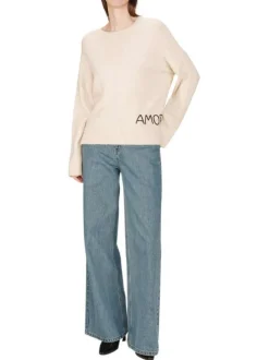 Pull écru en maille fine avec une coupe ample et un col rond