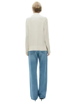 Pull écru en maille fine à coupe droite avec col montant et manches longues