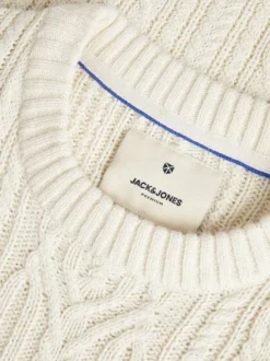 Pull écru en maille torsadée à coupe droite col rond et à manches longues
