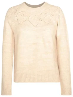 Pull écru en maille torsadée sur le torse avec une coupe droite et un col rond