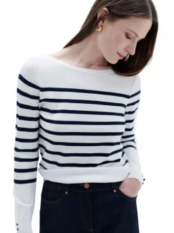 Pull écru à rayures avec une coupe droite et des manches longues