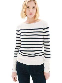 Pull écru à rayures avec une coupe droite et des manches longues
