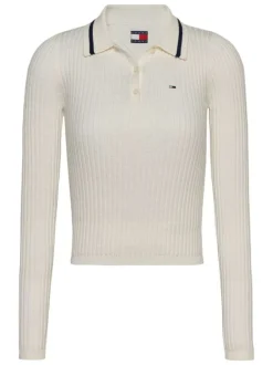 Pull écru uni avec une coupe droite à col français et des manches longues