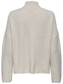 Pull écru uni avec une coupe droite à col montant et des manches longues