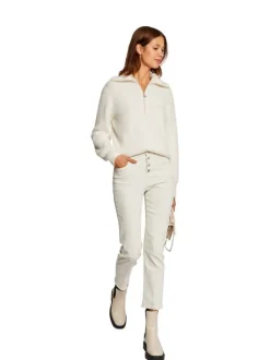 Pull écru uni avec une coupe droite à col montant et une fermeture zippée