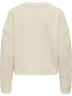 Pull écru uni avec une coupe droite à col rond et des manches longues
