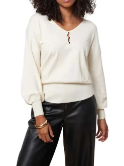Pull écru uni avec une coupe droite à col v et des boutons décoratifs
