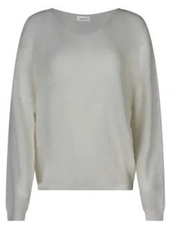 Pull écru uni avec une coupe droite à col v et des manches longues