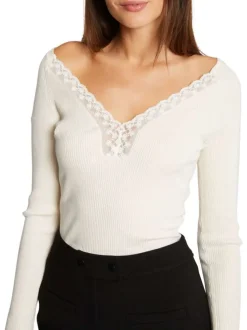 Pull écru uni avec une coupe droite col v et à manches longues