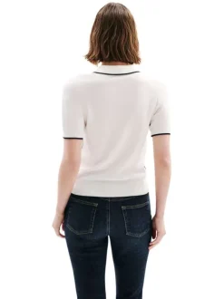 Pull écru uni avec une coupe droite et des manches courtes