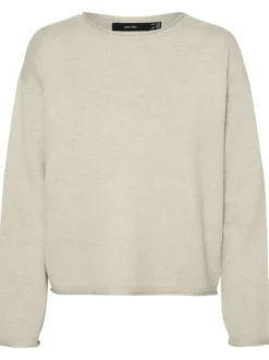 Pull écru uni avec une coupe droite et un col rond large replié