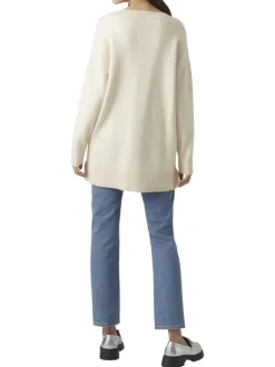 Pull écru uni avec une coupe droite un col v et des manches longues
