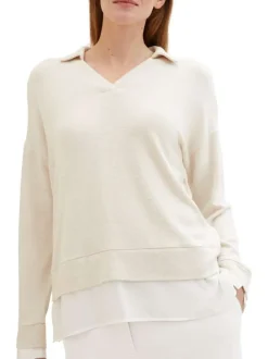 Pull écru uni à coupe droite un col de chemise en V et des manches longues