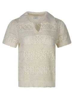 Pull écru uni en crochet pourvu d'une coupe droite et d'un col polo