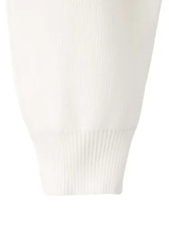 Pull écru uni en maille avec une coupe ample et des manches longues