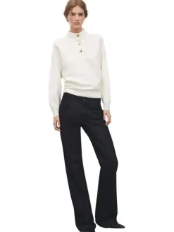 Pull écru uni en maille avec une coupe ample et des manches longues