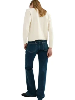 Pull écru uni en maille fine avec une coupe droite et un col montant