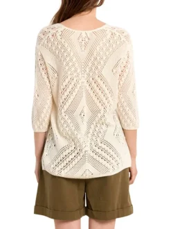 Pull écru uni pourvu de manches longues et d'une coupe droite