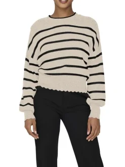 Pull ecru rayé avec une coupe droite à col rond et des manches longues