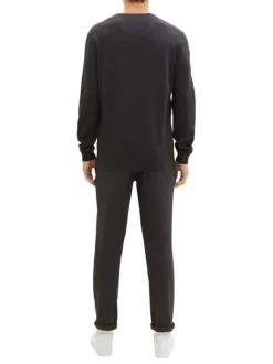 Pull en coton anthracite uni avec une coupe droite et un col en V