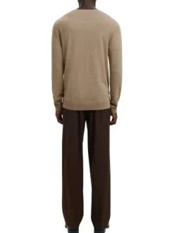 Pull en coton beige uni avec une coupe droite et des manches longues