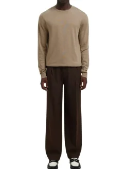 Pull en coton beige uni avec une coupe droite et des manches longues
