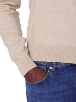 Pull en coton beige uni avec une coupe droite et un col polo