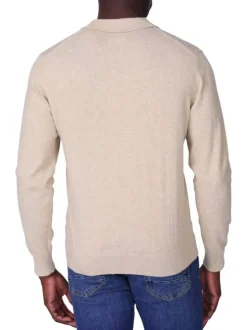 Pull en coton beige uni avec une coupe droite et un col polo