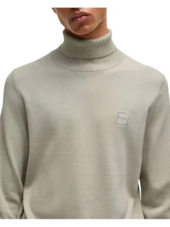 Pull en coton beige uni à coupe droite et col roulé avec patch ton sur ton