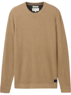 Pull en coton beige uni en maille serrée avec une coupe droite et un col rond