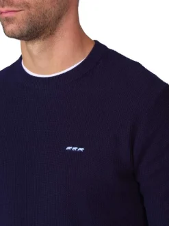 Pull en coton biologique marine uni avec une coupe droite et un col rond