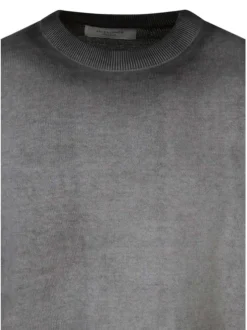 Pull en coton biologique noir uni pourvu d'un col rond et d'un aspect fumé