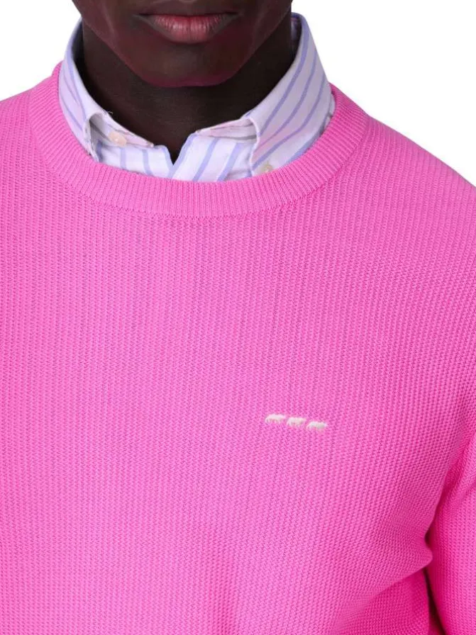 Pull en coton biologique rose uni avec une coupe droite et un col rond