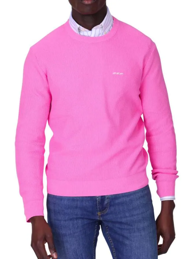 Pull en coton biologique rose uni avec une coupe droite et un col rond