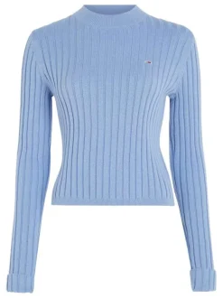 Pull en coton bleu ciel côtelé avec une coupe droite et un col montant