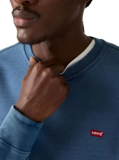 Pull en coton bleu à coupe droite effet délavé pourvu d'un col rond