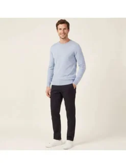 Pull en coton bleu uni avec une coupe droite et un col rond