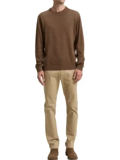 Pull en coton brun uni avec un col rond et des manches longues
